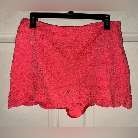 Lilly Pulitzer Pants - Lilly Pulitzer women’s neon pink lace skort 4 summer girly beach